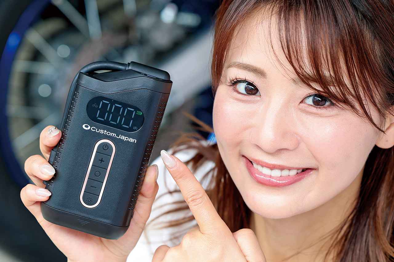 画像: ホースやアタッチメントが重量約470gのコンパクトな本体に内蔵できるので持ち運びが楽。充電はUSB-Cポートで行う。