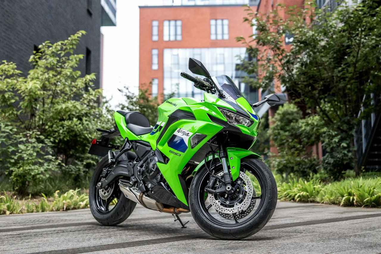 画像: KAWASAKI NINJA 650 ABS 2027年モデル(北米仕様) 総排気量:649cc エンジン形式:水冷4ストDOHC4バルブ並列2気筒 シート高:785mm 車両重量:194kg 現地価格:8299ドル(黒×灰のみ8099ドル)