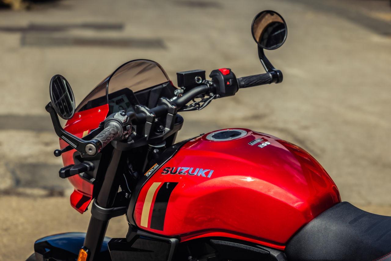 画像1: 「クルコンどうなった？」英国でスズキ「GSX-8TT」2027年型が正式発表！ 新色は赤×ゴールドのキャンディカラー【海外】