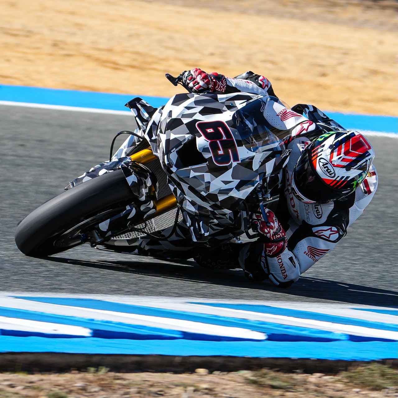 画像 : 5番目の画像 - 【画像8枚】ホンダ新型（？）「CBR1000RR-R」とジョナサン・レイ - webオートバイ