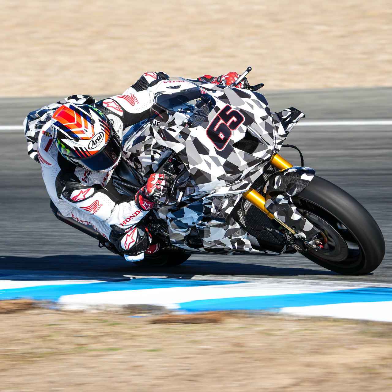 画像 : 2番目の画像 - 【画像8枚】ホンダ新型（？）「CBR1000RR-R」とジョナサン・レイ - webオートバイ