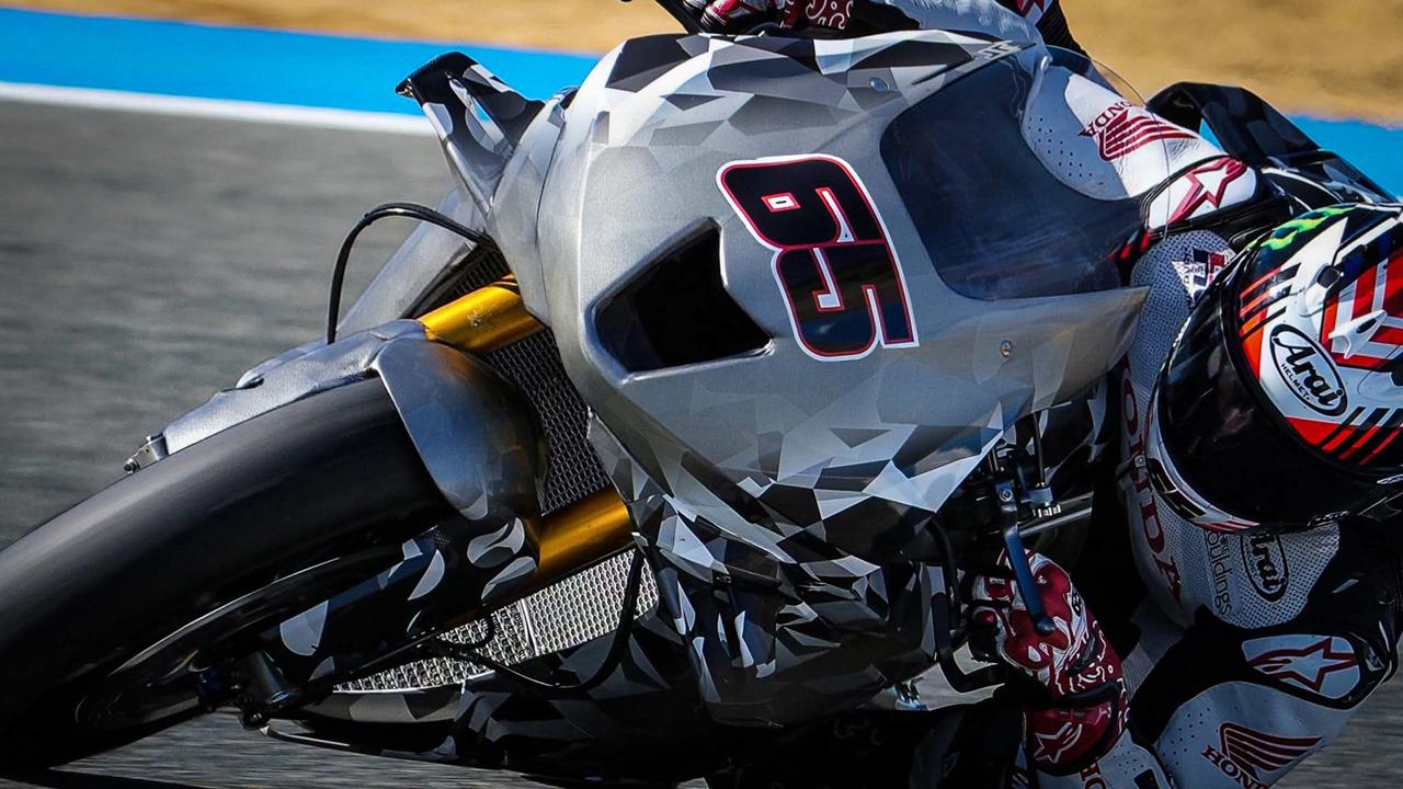 画像: 新型「CBR1000RR-R」か?! WSBKヘレステスト、ホンダのジョナサン・レイが謎のレーシングマシンで走りを披露 - webオートバイ