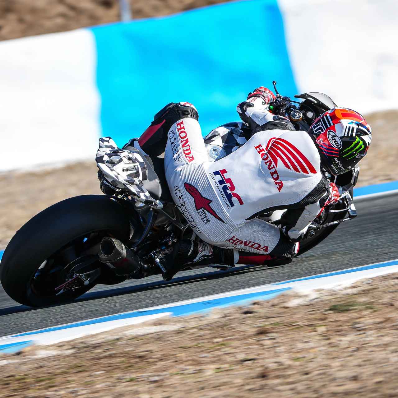 画像 : 1番目の画像 - 【画像8枚】ホンダ新型（？）「CBR1000RR-R」とジョナサン・レイ - webオートバイ