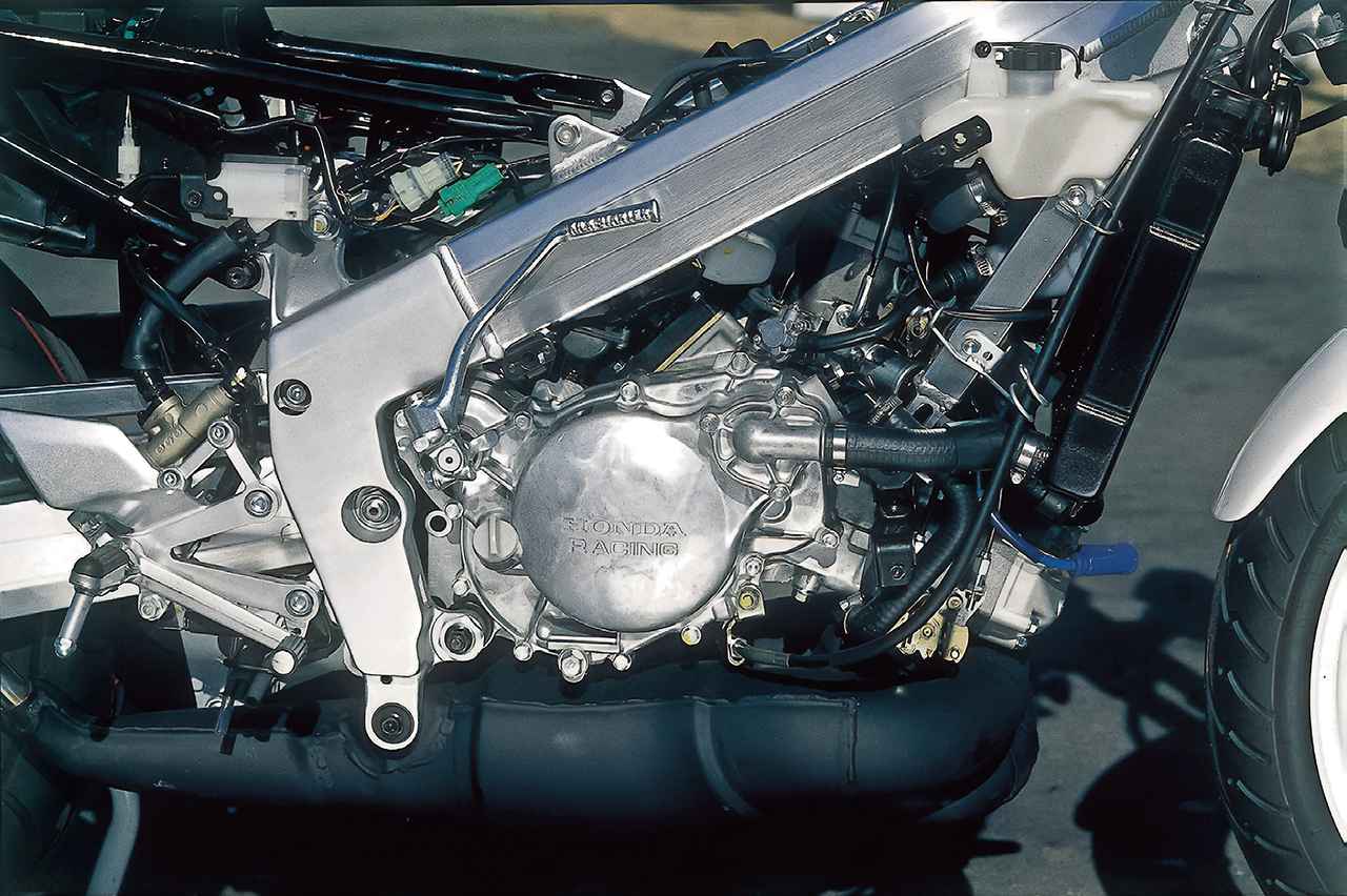 画像 : 4番目の画像 - 【写真19枚】ホンダ「NSR250R（MC18後期）」（1989） - webオートバイ