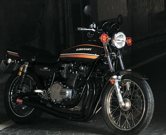 画像: 空冷4サイクル並列4気筒DOHC2バルブ・746cc ボアxストローク : 64.0 x 58.0mm ・最高出力:69ps/9000rpm・最大トルク : 5.9kg-m/7500rpm 乾燥重量:230kg 車両協力:ウエマツ www.uematsu.co.jp