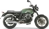 画像: V7 STONE: V7シリーズのベーシックモデルといえるのがV7ストーン。前後にブラックアウトされ たフェンダーやキャストホイールを装備し、全体が黒で引き締められることによって、落ち着いたムードを漂わせる。リーズナブルな価格も魅力のひとつだ。104万8000円。 www.motormagazine.co.jp