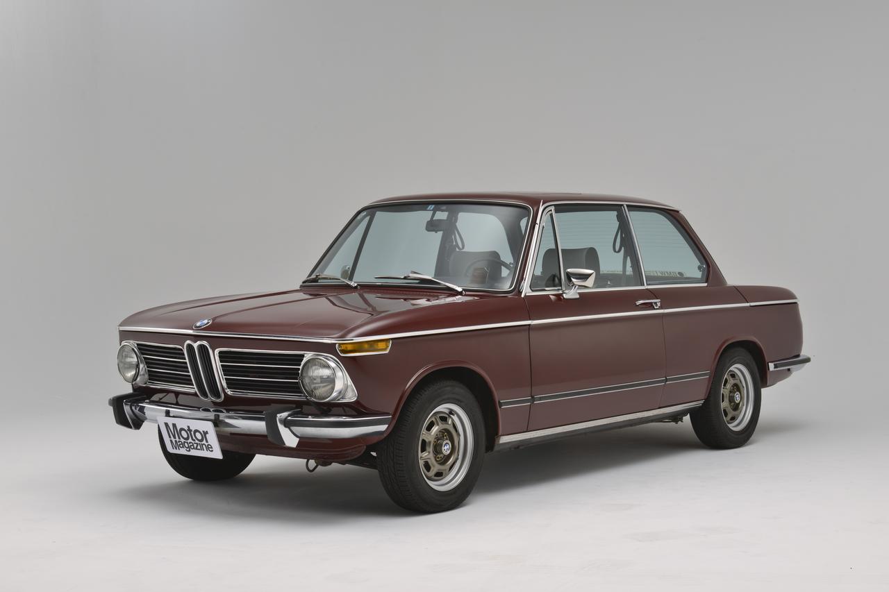 画像: 撮影車データ=1972年生産モデル、1973年登録（昭和48年）、全長4250mm×全幅1570mm×全高1410mm、ホイールベース2500mm、車両重量1000kg、直列4気筒SOHC 1990cc、ボア89mm×ストローク80mm、最高出力130ps/5800rpm、最大トルク18.1kgm/4500rpm、5速MT、最小回転半径5.2m、最高速190.5km/h