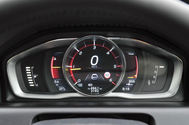 画像1: 給油後に航続可能距離を確認すると900km近いことも珍しくない。それだけ給油の回数も減って楽だが……。