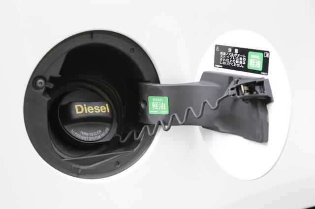 画像: 編集部の使うガソリンスタンドでは、ボルボ車に軽油を入れるのはすでに普通だが、地方に行くとまだ浸透していない。