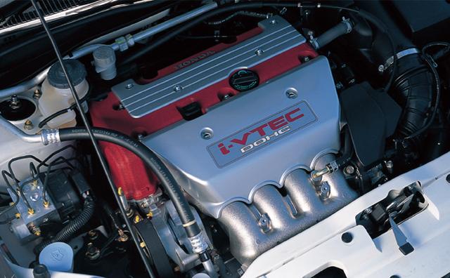 画像: 2ℓで最高出力215ps/8000rpm、最大トルク20.6kgm/7000rpmという高回転指向のi-VTECDOHC。ミッションは6速MTのみ。 www.motormagazine.co.jp