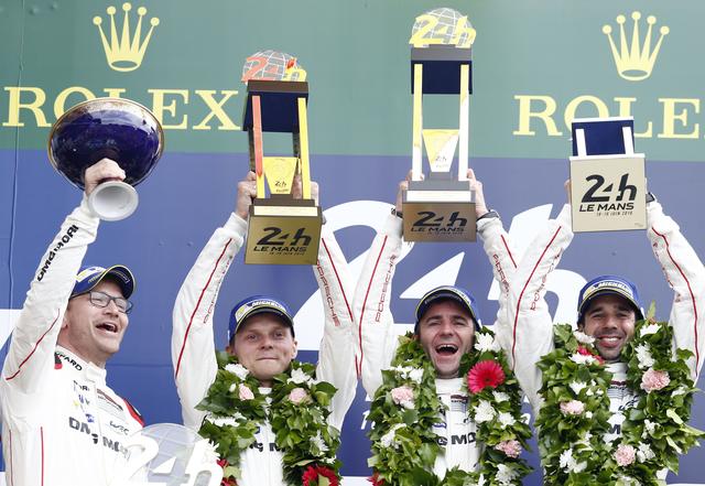 画像: 優勝ドライバーはR.デュマ、N.ジャニ、M.リーブ。