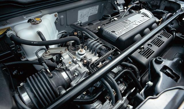 画像: V型6気筒DOHC・VTECのC30A。シリンダーブロックやヘッドはアルミ合金製で、ヘッドカバーにはアルミと同等の耐蝕性を持っているマグネシウム合金を採用している。 www.motormagazine.co.jp