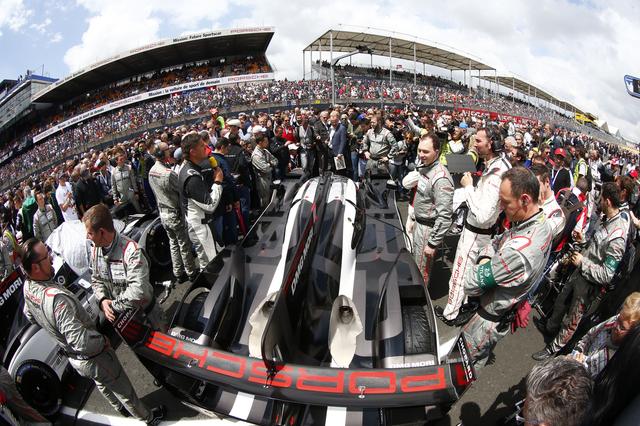画像: 見事優勝したポルシェ919ハイブリッド2号車。