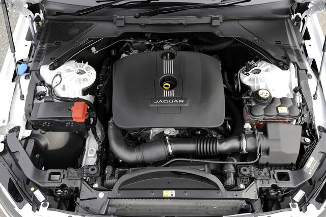 画像: 2L直4ターボエンジン。他に3Lスーパチャージャー、2Lディーゼルターボが揃う。