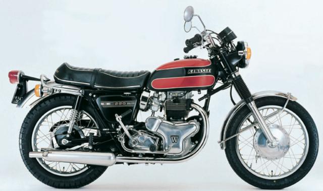 画像: 戦前から大排気量車を生産してきたメグロをカワサキが1964年に吸収。メグロが開発していた英国車的なメカニズムを持つK1に改良を加え、1966年に発売されたのがW1だ。1968年にはツインキャブ化でパワーアップした W1Sが登場。そして1971年、W1Sまでは英国式の右チェンジだったものを、複雑なリンクを介して一般的な左チェンジに改めたモデルがW1SA。独特のサウンドや重厚な乗り味は今も多くの根強いファンを惹きつけ、最新モデルのW800にも影響を与えている。©Motor Magazine Mook