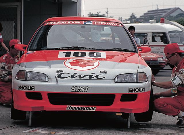 画像3: それから’88年〜’92年とマシンもワンダーからグランド(EF)、スポーツ(EG)と続いたのだが、93年に全日本ツーリングカー選手権が終わるまでホンダが 7年連続という長きにわたりタイトルを死守した。ライバルにはトヨタ・レビン(AE92・AE101)という手強い相手もおり、優勝を阻まれたレースもいくつかあったが、シビックの前では数あるマシンのウチのひとつとしか見なされなかったようだ。(文◎原田了) www.motormagazine.co.jp