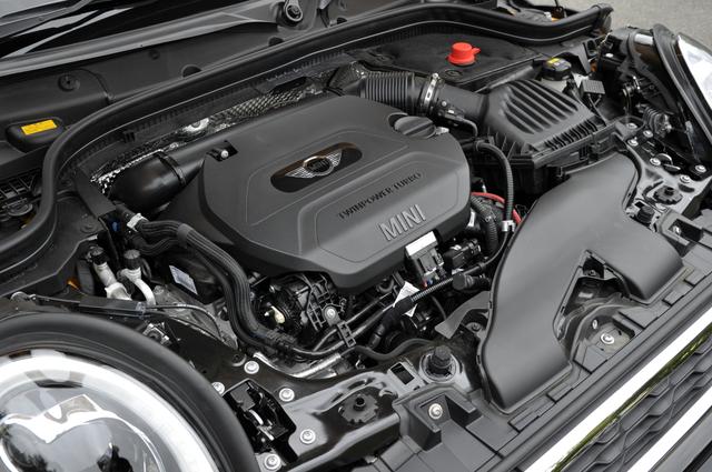画像: MINI 3/5ドアの「クーパーSD」に搭載されるのはB47C20A型2.0L直4ディーゼルターボエンジン。170ps・360Nmというパワー/トルクで力強い走りを実現。それでいてJC08モード燃費は23.8km/L。プレミアムガソリンと軽油の価格差を考えると、走行コストは相当割安になってくる。