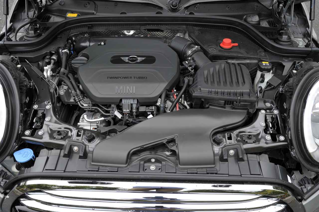 画像: MINI 3/5ドアの「クーパーD」に搭載されるエンジンはB37C15A型 直列3気筒1.5Lディーゼルターボ。116ps・270Nmのパワー・トルクで不足感はまったくありません。JC08モード燃費も23.9km/L。