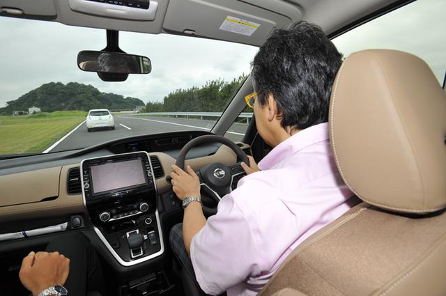 画像: 今はまだ完全な手放し運転はできません。