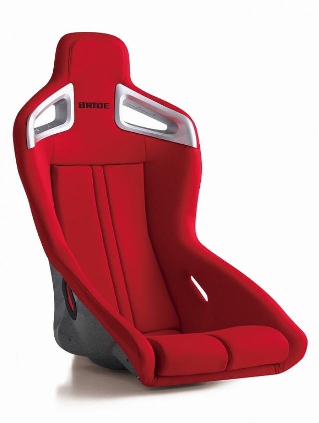 画像: 価格は118,000円。カラーはレッドとブラック。