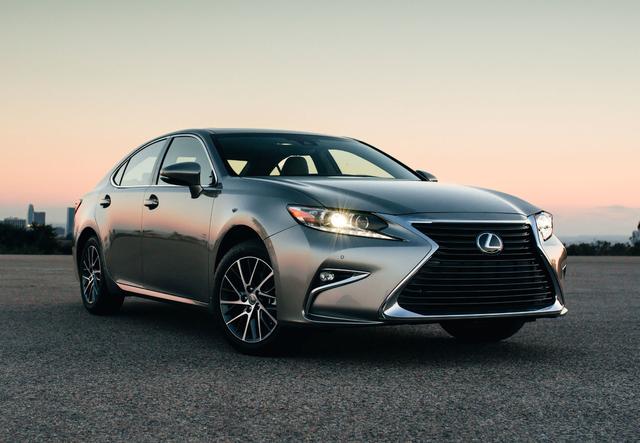 画像: 日本では販売されていない ES。北米、中東、中国などで販売されている人気車種です。