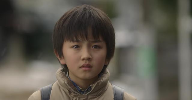 画像: 小学生時代に戻った悟 wwws.warnerbros.co.jp