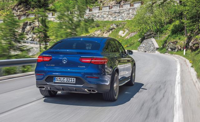 画像: メルセデスベンツGLC250 4MATIC Coupe。いかにもクーペと呼ぶにふさわしいリアエンドのデザインだ。