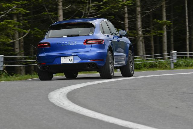 画像: ポルシェ マカン ターボは3.6リッターのV6DOHCツインターボを搭載。パワーでX4 M40iを上回る。