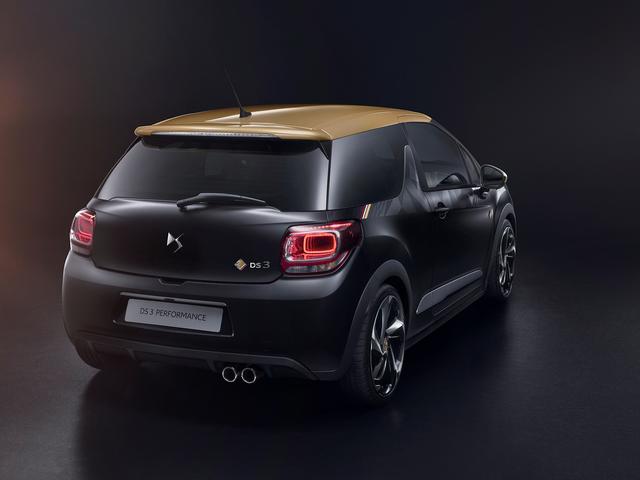 画像: DS 3 パフォーマンス ブラックスペシャルは399万円。