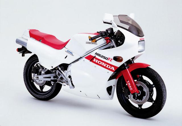 画像4: (日本のバイク遺産 -レーサーレプリカ年代記-©モーターマガジン社) www.motormagazine.co.jp