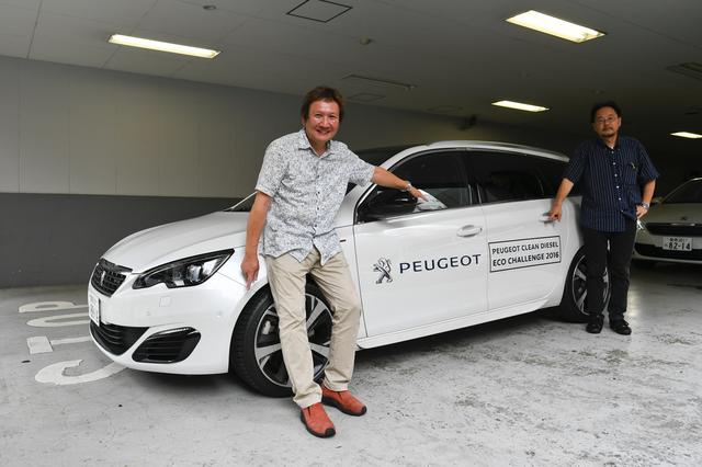 画像: エコランを担当したのは自動車評論家の石川芳雄さん(左)。