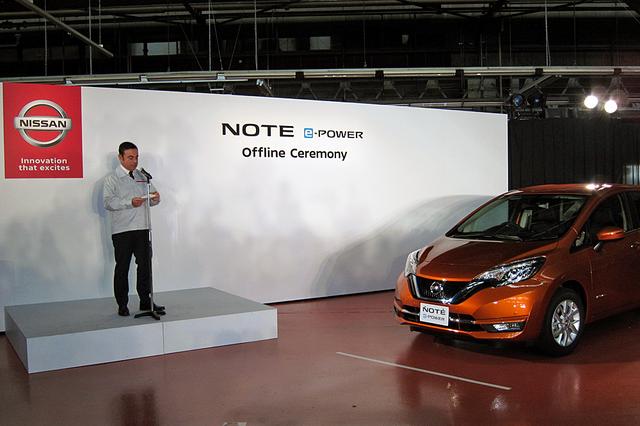 画像: オフライン式で、日本語でスピーチするゴーン社長。