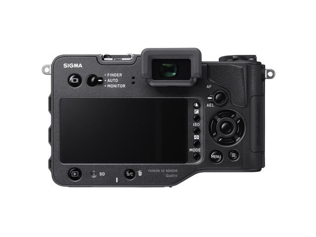 画像: sd Quattroのボディ背面。TFTカラー液晶モニターは3.0型約162万ドット。