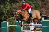 画像: 国内最高峰タイトル・全日本障害飛越選手権で22年ぶり2度目の優勝を果たした福島大輔選手。