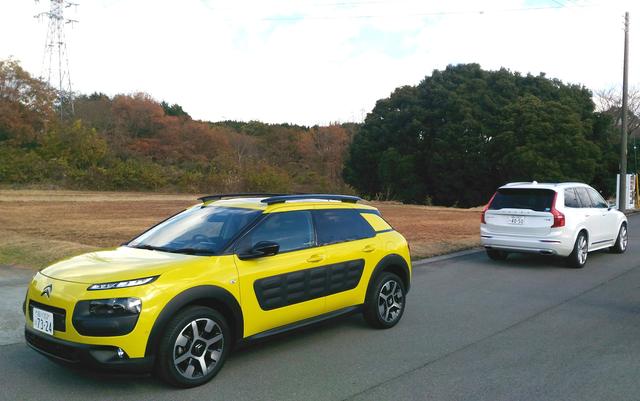 画像: 写真で見るよりも小柄でジャストサイズ。今回は長期レポート車のボルボXC90とともにドライブ。