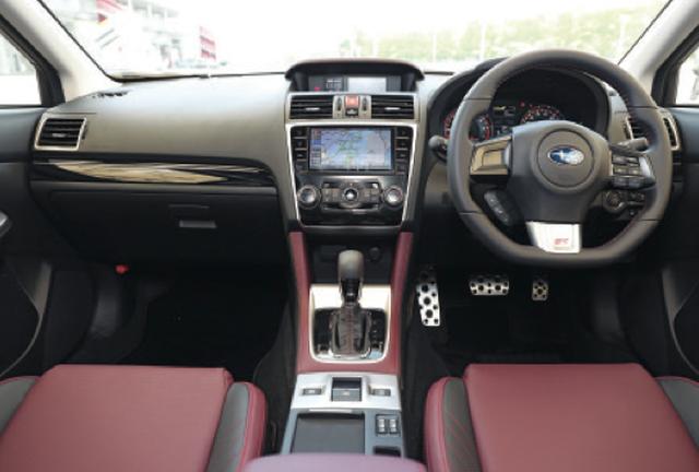 画像: 落ち着いた室内は、ここ最近のスバル車に備わった上質なイメージを与えている。スポーティな走りのイメージとラグジュアリーなコックピットがいいバランスだ。 www.motormagazine.co.jp
