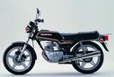 画像: ●空冷4ストOHC2バルブ並列2気筒 ●124cc ●15PS/11000rpm ●1.0kg-m/9500rpm ●117kg ●2.75-18・3.00-18 ●22万5000円 ©オートバイ別冊付録 不朽の日本車102年史
