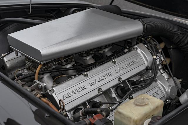 画像: 5340ccのV8DOHCは軽合金製のブロックに、4基のツインチョークウェーバーキャブを装備。