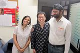 画像: 鳥越氏と現地NGOの職員たち