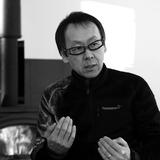 画像: 星野 佳路/ほしの・よしはる 星野リゾート 代表 1960年、長野県軽井沢町生まれ。1983年、慶應義塾大学経済学部卒業。米国コーネル大学ホテル経営大学院修士課程修了。1991年、星野温泉旅館(現在の星野リゾート)社長に就任。所有と運営を一体とする日本の観光産業でいち早く運営特化戦略をとり、運営サービスを提供するビジネスモデルへ転換。2001〜04年にかけて、山梨県のリゾナーレ、福島県のアルツ磐梯、北海道のトマムとリゾートの再建に取り組む一方、星野温泉旅館を改築し、2005年「星のや軽井沢」を開業。現在、運営拠点は、ラグジュアリーラインの「星のや」、小規模高級温泉旅館の「界」、西洋型リゾートの「リゾナーレ」の3ブランドを中心に国内外35か所に及ぶ。2013年には、日本で初めて観光に特化した不動産投資信託(リート)を立ち上げ、星野リゾート・リートとして東京証券取引所に上場させた。2016年、星野リゾートは創業102周年を迎えた。昨年10月に「星のや富士」を開業。今後は、2016年に「星のや東京」、「星のやバリ」の開業を予定