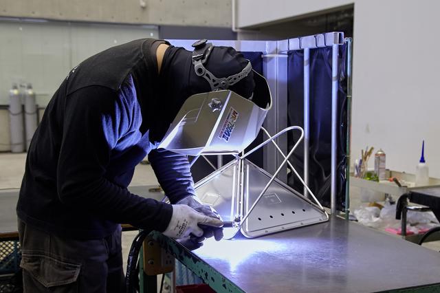 画像: スノーピーク本社にある工場。オフィススペースとともに一般公開されている。