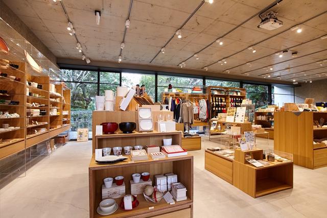 画像: 表参道店は中川政七商店ブランド初の路面店として2016年1月にオープン。表参道の喧噪から離れた閑静な住宅街にある