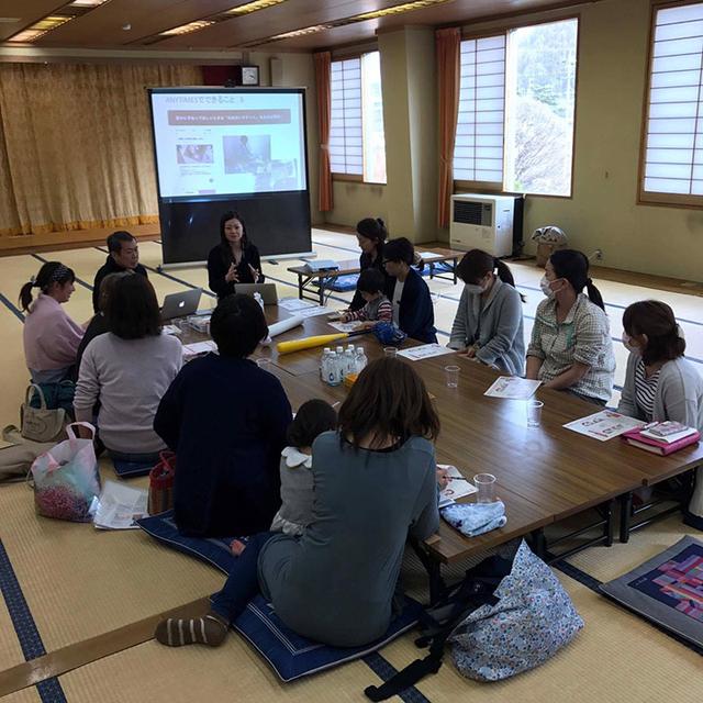 画像: 長野県川上村で、アプリの使い方などのレクチャーを行っている様子。