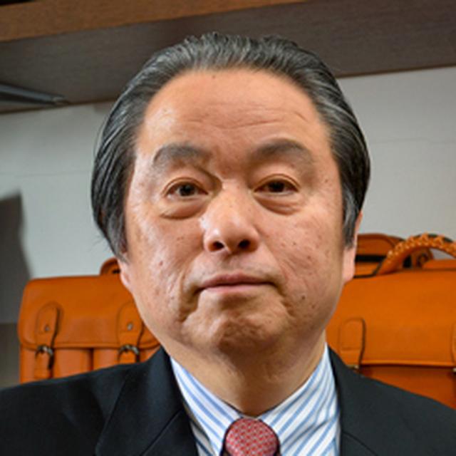 画像: 吉田輝幸(よしだてるゆき) 1946年、株式会社吉田(通称:吉田カバン)の創業者・吉田吉蔵氏の次男として東京都に生まれる。1969年、慶應義塾大学商学部を卒業し、株式会社吉田に入社。商品管理部に配属され同社物流倉庫(当時)にて革製品の商品管理を約6年間経験したのち、商品部の革製品仕入れ担当、専務、総務・財務担当役員、副社長を歴任した。2002年、3代目代表取締役社長に就任。著書に『吉田基準』(日本実業出版社,2015年)