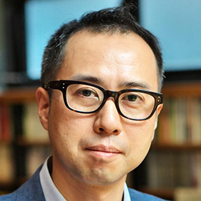 画像: 高木聡一郎氏 国際大学グローバル・コミュニケーション・センター(GLOCOM)研究部長 /准教授/主幹研究員、および東京大学大学院情報学環客員研究員。 国際大学GLOCOM ブロックチェーン経済研究ラボ代表。これまでにハーバード大学ケネディスクール行政大学院アジア・プログラム・フェロー、慶應義塾大学SFC研究所訪問所員、東京大学大学院情報学環客員准教授などを歴任。 専門分野は情報経済学。IT産業のビジネスモデルや、ITの普及・発展に伴う 社会への影響を、主に経済学の観点から分析している。 主な著書に「ブロックチェーン・エコノミクス 分散と自動化による新しい経済のかたち」(翔泳社)、「Reweaving the Economy: How IT Affects the Borders of Country and Organization」(東京大学出版会)、「学び直しの方法論 社会人から大学院へ進学するには」(インプレスR&D)など。 2015年、社会情報学会より「新進研究賞」等を受賞。