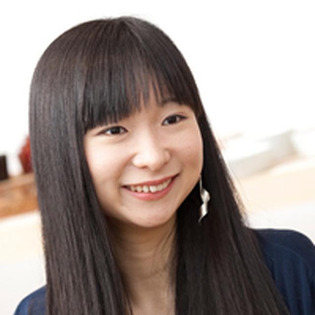 画像: 矢島里佳 -Rika Yajima- 1988年生まれ。大学在学中の2009年、伝統産業の本質である「時代を超えた価値」を若い次世代へと伝えるべく、週刊誌などで連載記事の執筆をスタート。2011年3月には「和える」を設立、2012年から伝統産業の技術を活かした幼児向け製品のオンライン販売をスタートさせる。独自の姿勢を持つ若き起業家としても注目を集め、世界経済フォーラム(ダボス会議)のグローバル・シェイパーにも選出されている。