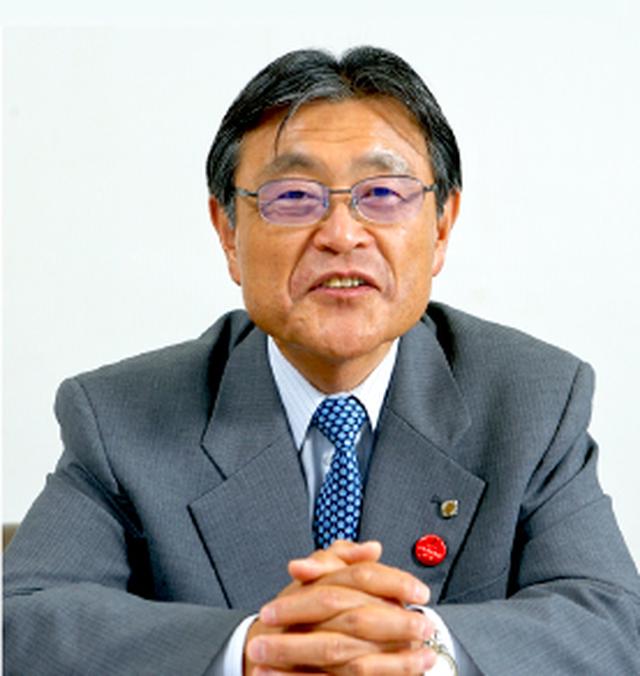 画像: プロフィール 佐藤晋也 (さとうしんや) 青森県立五所川原農林高等学校校長。1954年、五所川原市生まれ。五所川原高校から東京農業大学農学部に進み、果樹の栽培技術を学ぶ。卒業後は青森県内の養護学校の教員を7年間務め、1984年から五所川原農林高校の教諭に。1993年から、弘前大学大学院教育学研究科修士課程学校教育専攻にて高等学校農業教育を研究。1995年に教育の現場に戻り、柏木農業高等学校を経て2010年より現職。2012年、五所川原6次産業化推進協議会を設立し、会長に就任。