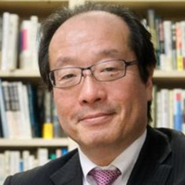 画像: 名和高司(なわたかし) 一橋大学大学院国際企業戦略研究科 特任教授 1957年生まれ。1980年に東京大学法学部を卒業後、三菱商事株式会社に入社。1990年、ハーバード・ビジネススクールにてMBAを取得。1991年にマッキンゼー・アンド・カンパニーに移り、19年間アジアや日本企業の経営コンサルティングに従事。2010年、一橋大学教授に就任。2014年より「CSVフォーラム」を主催している。著書に、『成長企業の法則』(Discover 21,2016年)、『CSV経営戦略』(東洋経済新報社,2015年)、『「失われた20年の勝ち組企業」100社の成功法則』(PHP研究所,2013年)、『学習優位の経営』(ダイヤモンド社,2010年)など。CSVの提唱者であるマイケル・ポーター氏は、ハーバード・ビジネススクール時代の恩師である。