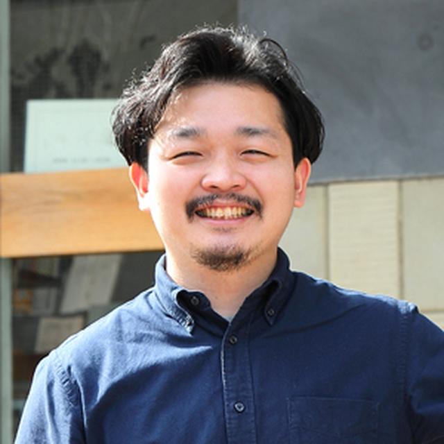 画像: 山下貴嗣 1984年、岐阜県岐阜市生まれ。慶應義塾大学商学部を卒業後、株式会社リンクアンドモチベーションに入社し経営コンサルティング業務に従事。2014年8月に独立し、株式会社βaceを創業。同年12月、東京都渋谷区富ヶ谷にチョコレート専門店「Minimal -Bean to Bar Chocolate-」をオープン。現在、銀座など都内4店舗。「インターナショナルチョコレートアワード世界大会2017」出品部門で、日本ブランド初の最高賞「ゴールド(金賞)」受賞。2017年度グッドデザイン賞ベスト100及び特別賞「ものづくり」にも輝く。個人としては「WIRED Audi INNOVATION AWARD 2017 未来に向けた革新をもたらす30人」に選ばれる。