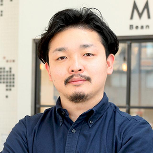画像: 山下貴嗣 1984年、岐阜県岐阜市生まれ。慶應義塾大学商学部を卒業後、株式会社リンクアンドモチベーションに入社し経営コンサルティング業務に従事。2014年8月に独立し、株式会社βaceを創業。同年12月、東京都渋谷区富ヶ谷にチョコレート専門店「Minimal -Bean to Bar Chocolate-」をオープン。現在、銀座など都内4店舗。「インターナショナルチョコレートアワード世界大会2017」出品部門で、日本ブランド初の最高賞「ゴールド(金賞)」受賞。2017年度グッドデザイン賞ベスト100及び特別賞「ものづくり」にも輝く。個人としては「WIRED Audi INNOVATION AWARD 2017 未来に向けた革新をもたらす30人」に選ばれる。